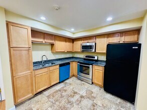 163 Atwells Ave, Unit 3R in Providence, RI - Building Photo - Building Photo