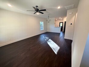 616 Oak St in Longview, TX - Foto de edificio - Building Photo