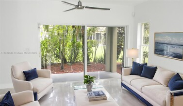 431 SW 122nd Ave in Pembroke Pines, FL - Foto de edificio - Building Photo