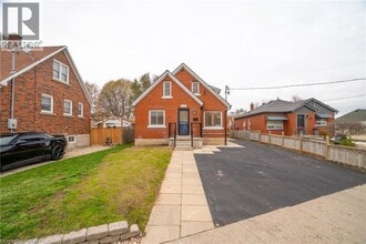 22 Ash St in Kitchener, ON - Building Photo - Building Photo
