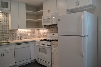 2403 Branard St in Houston, TX - Building Photo - Building Photo