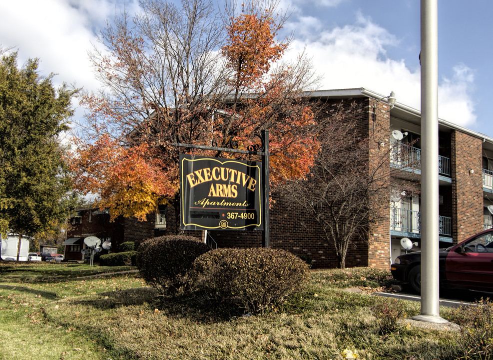 Executive Arms in Louisville, KY - Building Photo