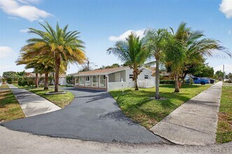 268 SE 8th Ave in Deerfield Beach, FL - Building Photo - Building Photo