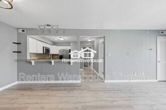 1120 Ocean Trace Ln in Virginia Beach, VA - Foto de edificio - Building Photo