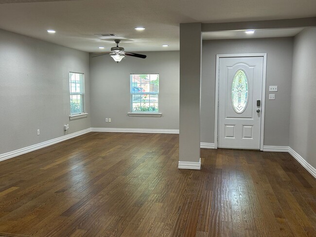 2940 S Hills Ave in Fort Worth, TX - Building Photo - Building Photo