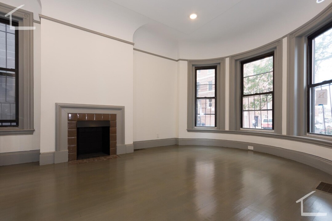 11 Belvidere St, Unit 1F in Boston, MA - Building Photo