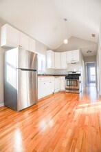 1812 W Thomas St-Unit -3 in Chicago, IL - Building Photo - Building Photo