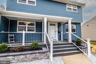 7 Walt Whitman Way in Hamilton Township, NJ - Building Photo - Building Photo