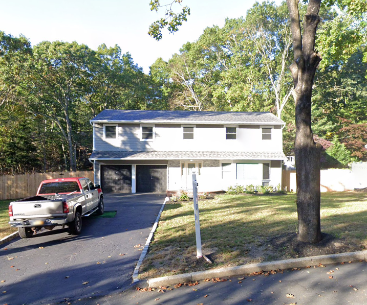 57 Sheryl Cres in Smithtown, NY - Building Photo