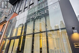 8 Wellesley St W in Toronto, ON - Building Photo - Building Photo