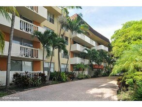 1800 Sans Souci Blvd in Miami, FL - Building Photo - Building Photo
