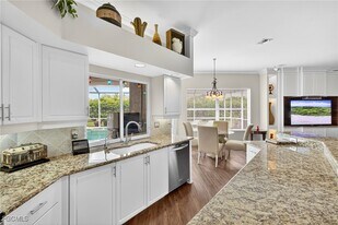 8350 Trentwood Ct in Ft. Myers, FL - Building Photo