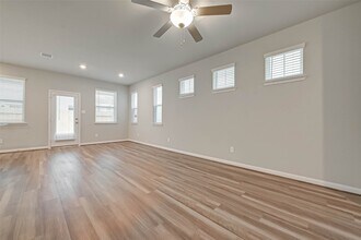 1521 Beach Oak Dr in Houston, TX - Building Photo - Building Photo