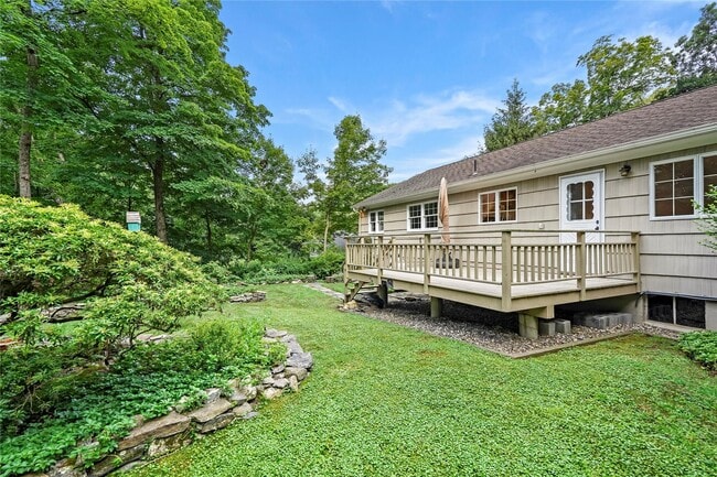 33 Wildwood Rd in Katonah, NY - Building Photo - Building Photo