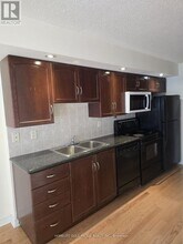 250 Wellington St W in Toronto, ON - Building Photo - Building Photo