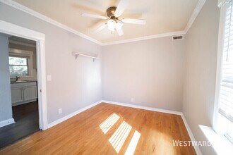 921 W Winona St in Chicago, IL - Building Photo - Building Photo