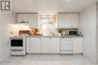 173 Rathburn Rd in Toronto, ON - Building Photo - Building Photo