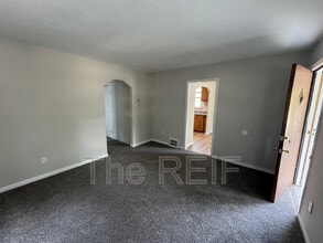 18941 Elkhart St in Harper Woods, MI - Building Photo - Building Photo