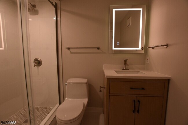 24 Sunrise Dr in Hanover, NJ - Building Photo - Building Photo