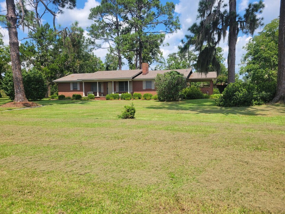 484 GA-122 in Lakeland, GA - Building Photo