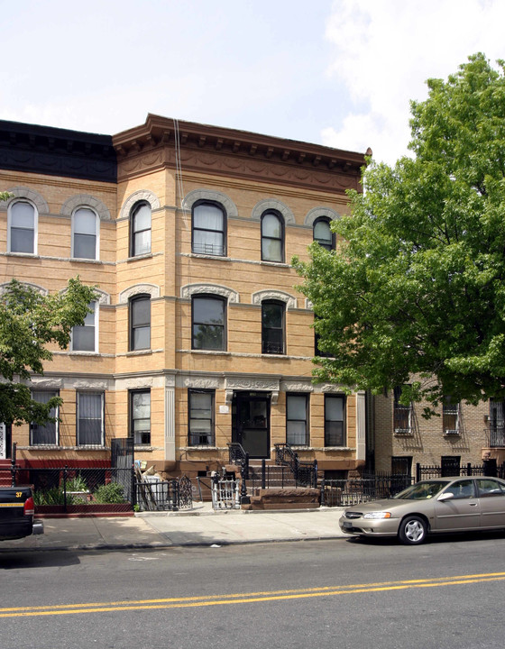 129 Putnam Avenue in Brooklyn, NY - Foto de edificio