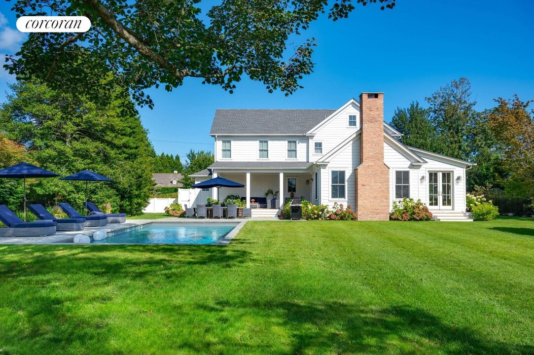 260 Halsey Ln in Bridgehampton, NY - Building Photo