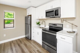 100 Broad St in Weymouth, MA - Building Photo