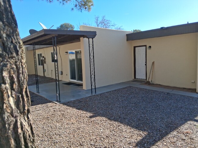 1234 N Willow St in Las Cruces, NM - Building Photo - Building Photo