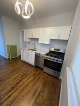 918 W Gunnison St, Unit 2 in Chicago, IL - Building Photo - Building Photo