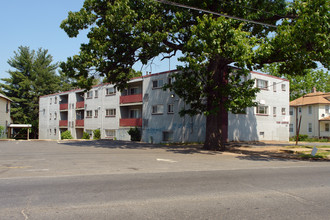 Park Gardens in Hyattsville, MD - Building Photo - Building Photo