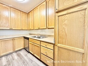 5415 Newcastle Ave in Los Angeles, CA - Building Photo - Building Photo