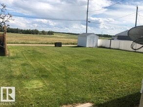 4619-4643 43 St in Mayerthorpe, AB - Building Photo - Building Photo