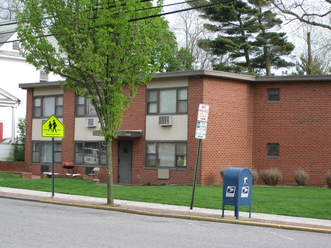 72-76 Ireland Pl in Amityville, NY - Building Photo - Building Photo