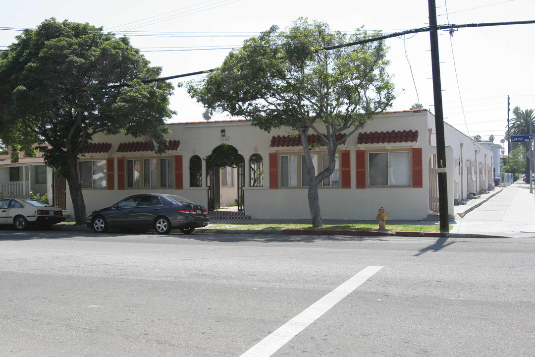 949 Lakme Ave in Wilmington, CA - Building Photo