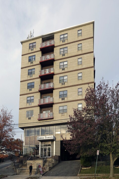 Tireno Towers in Hackensack, NJ - Foto de edificio