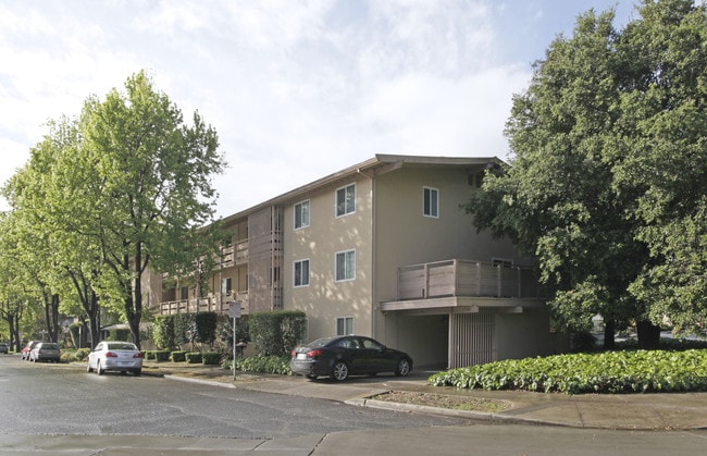 100-110 Webster St in Palo Alto, CA - Foto de edificio - Building Photo