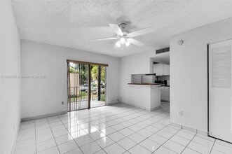 10776 N Kendall Dr in Miami, FL - Building Photo - Building Photo