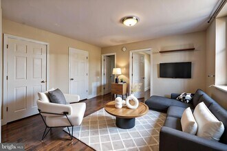 443 Fairmount Ave in Philadelphia, PA - Foto de edificio - Building Photo