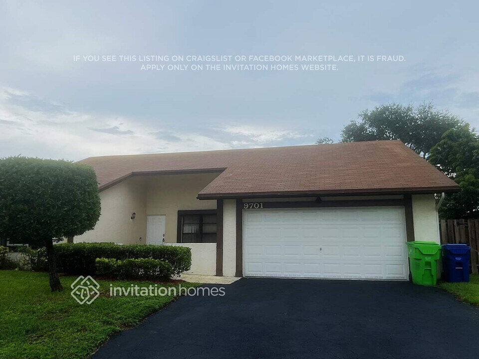 9701 NW 33rd Manor in Sunrise, FL - Building Photo