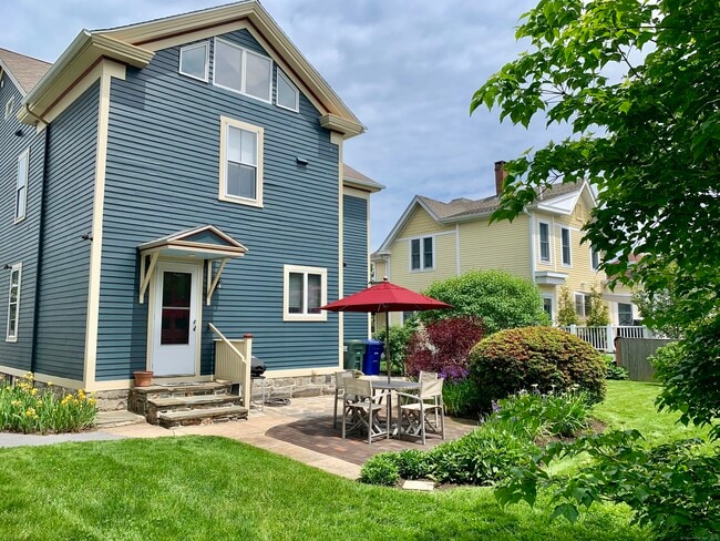 3 Bayview Ave in Stonington, CT - Building Photo - Building Photo