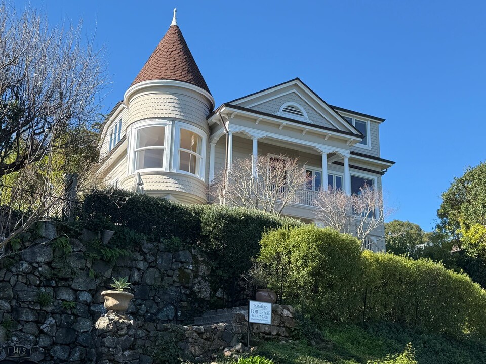 141 Bulkley Ave in Sausalito, CA - Building Photo