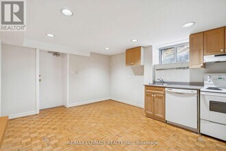 12 Foxbar Rd in Toronto, ON - Building Photo - Building Photo