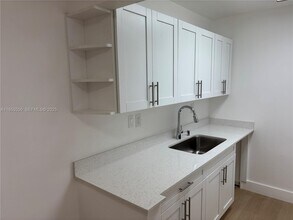 10790 N Kendall Dr in Miami, FL - Building Photo - Building Photo