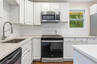 551 Lyle Dr SE in Marietta, GA - Building Photo - Building Photo