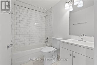 7555 Goreway Dr in Mississauga, ON - Building Photo - Building Photo