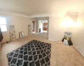 1036 Forest Ave in Burton, MI - Foto de edificio - Building Photo