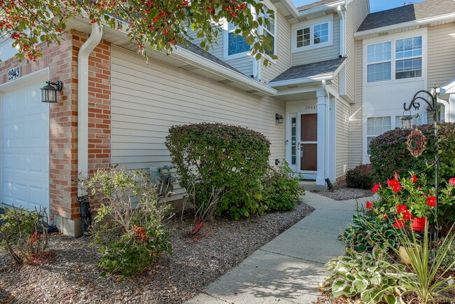 2943 Kentshire Cir in Naperville, IL - Building Photo - Building Photo