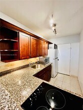 2899 Collins Ave, Unit 1447 in Miami, FL - Foto de edificio - Building Photo
