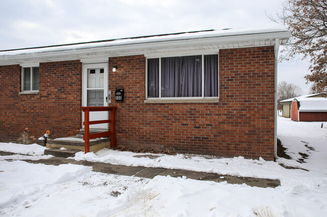 800 Williams Ave in Williamstown, WV - Building Photo - Building Photo