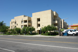 Verandas in Van Nuys, CA - Building Photo - Building Photo